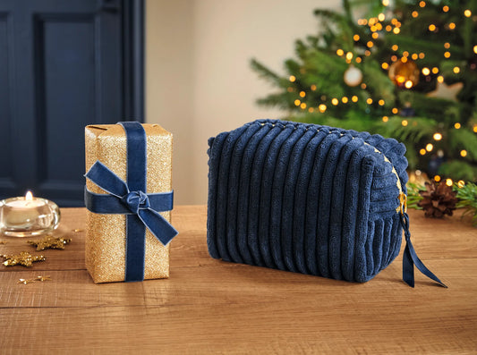 Ženski teget plišani neseser