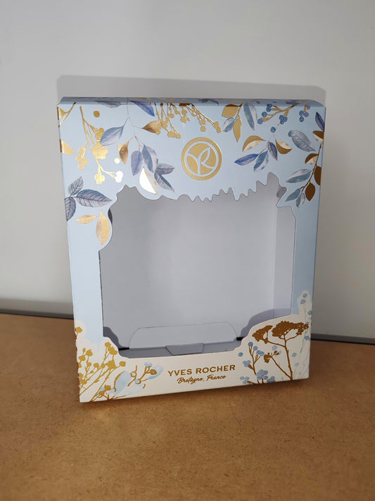 Svetloplava poklon kutija sa zlatno-srebrnim motivima